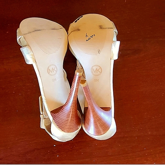 Michael Michael Kors gold heels - Picture 4 of 5